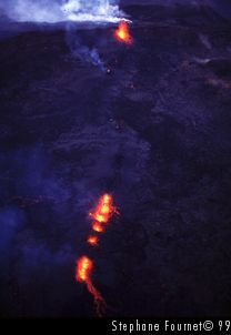 Survol du Volcan au petit matin par avion. 20 Juillet 99
